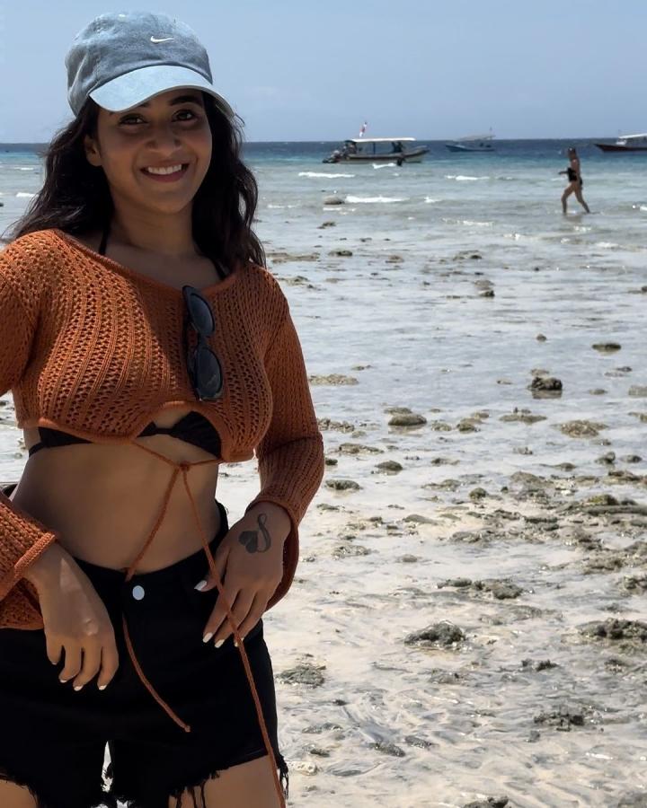 Bigg Boss Beauty Deepthi Sunaina Chilling Photos At Bali Beach Indonesia2