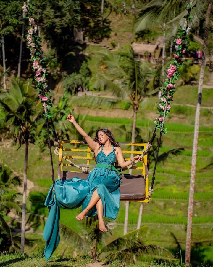 Bigg Boss Beauty Deepthi Sunaina Chilling Photos At Bali Beach Indonesia8