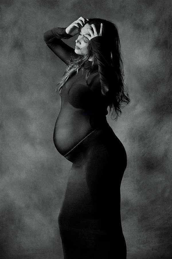 Deepika Padukone, Ranveer Singh share glimpses from pregnancy photoshoot2