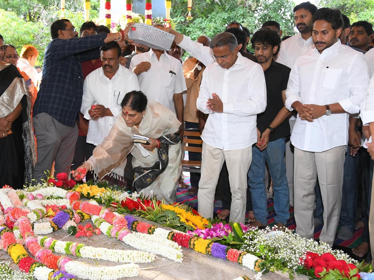 Unforgettable The Great Leader Ys Rajasekhara Reddy Vardhanthi Photos17