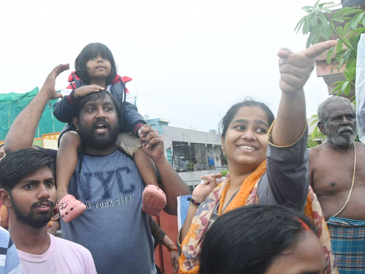 YS Jagan Visit Flooded Areas in Singh Nagar Photo Gallery2