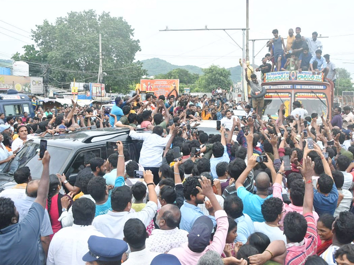 YS Jagan Visit Flooded Areas in Singh Nagar Photo Gallery6