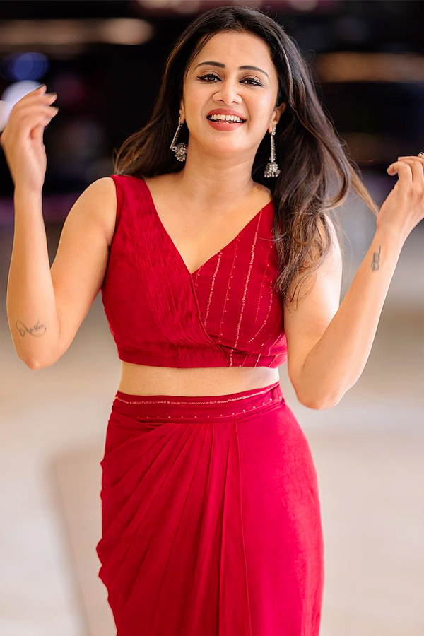 Anchor Anjana Rangan share Emotional Post After Hosting NTR Devara Event Photos3