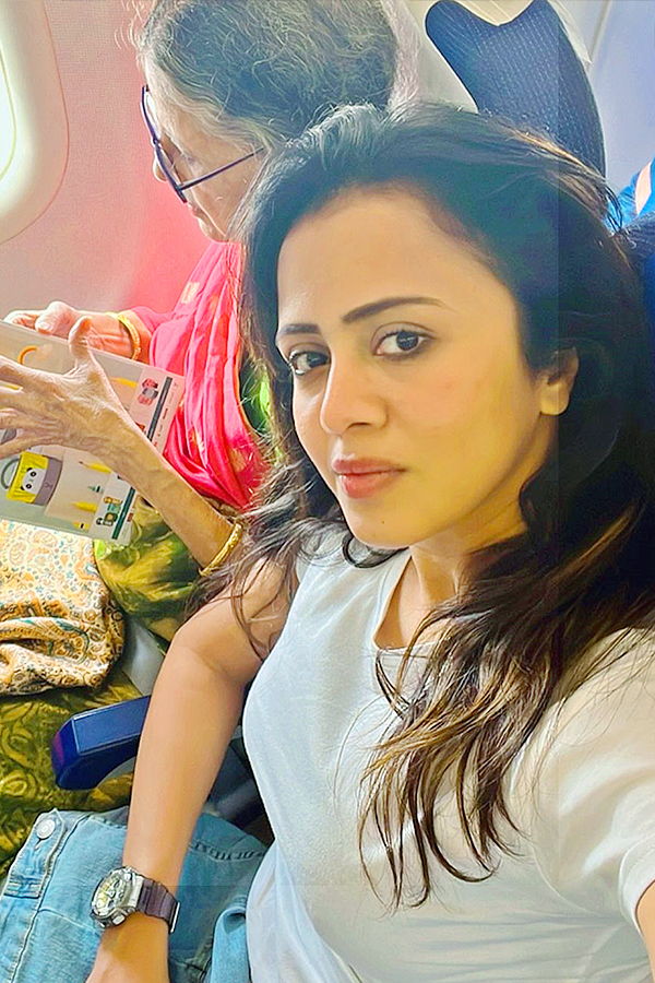 Anchor Anjana Rangan share Emotional Post After Hosting NTR Devara Event Photos9