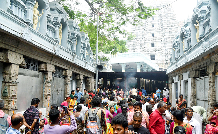 Huge Rush Of Devotees In Alipiri Steps Route Photos1
