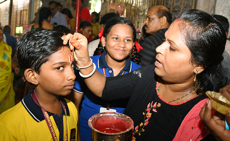 Huge Rush Of Devotees In Alipiri Steps Route Photos13
