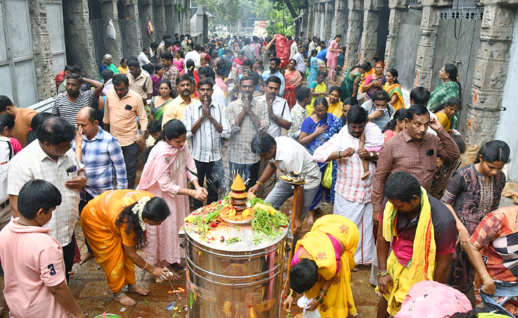 Huge Rush Of Devotees In Alipiri Steps Route Photos4