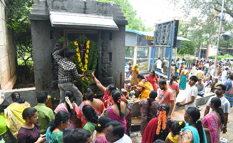 Huge Rush Of Devotees In Alipiri Steps Route Photos5