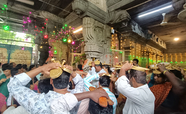 Huge Rush Of Devotees In Alipiri Steps Route Photos6