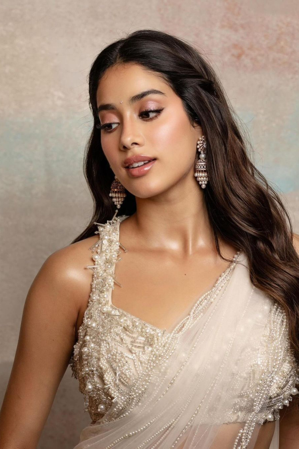 Devara Beauty Janhvi Kapoor Looks Like A Goddess In White Dress4
