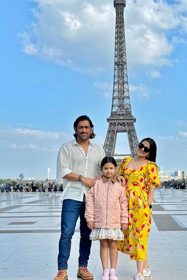Ms Dhoni Daughter Ziva School Fees Rupes..Photos2