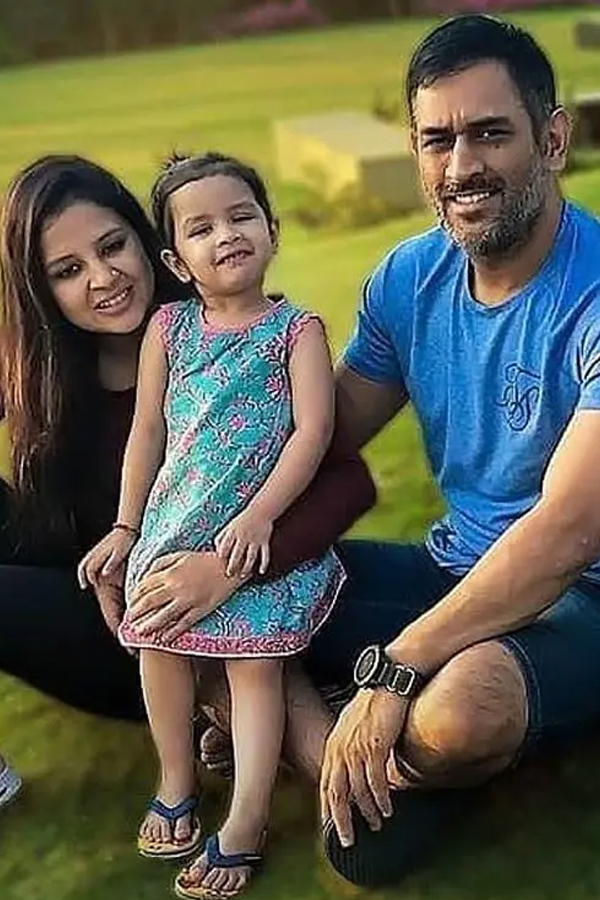 Ms Dhoni Daughter Ziva School Fees Rupes..Photos15