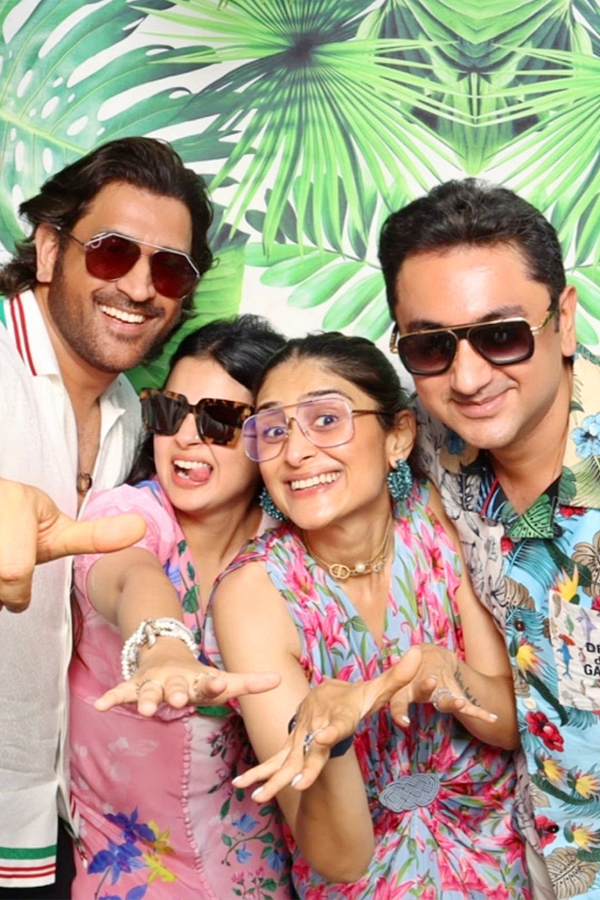 Ms Dhoni Daughter Ziva School Fees Rupes..Photos8