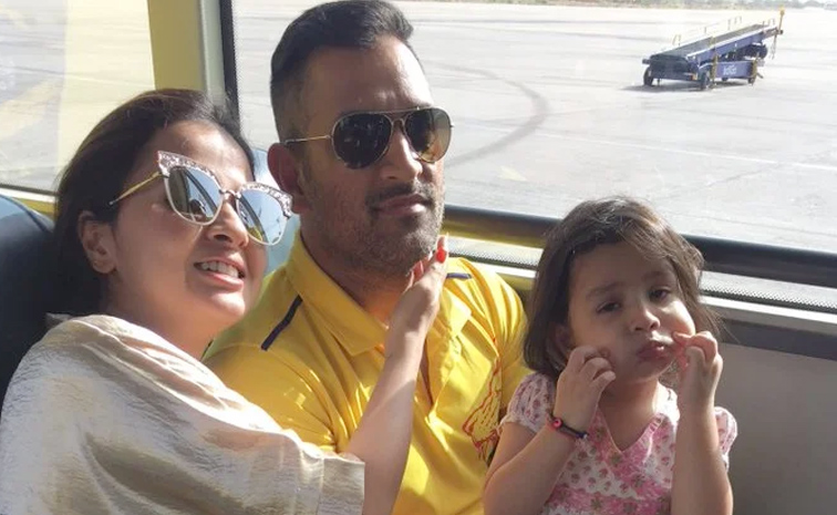 Ms Dhoni Daughter Ziva School Fees Rupes..Photos9