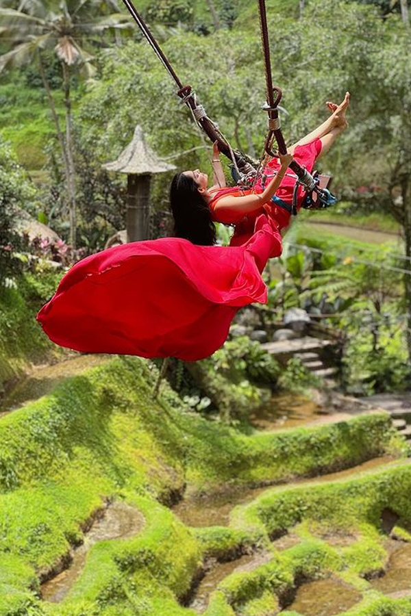 Ahaana Krishna Enjoys Vacation In Bali With Friends, Photos Viral13