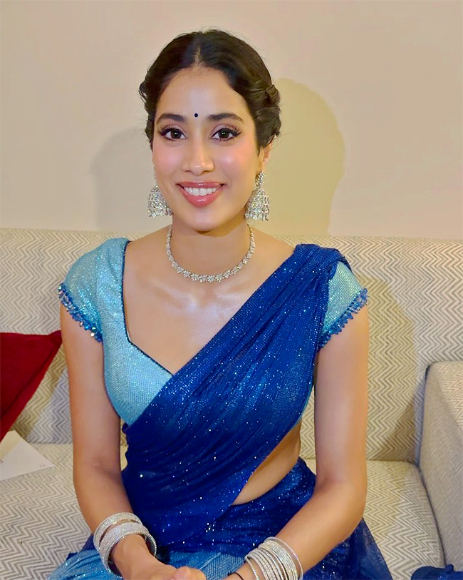 Devara Pre Release Event at janhvi kapoor photos12