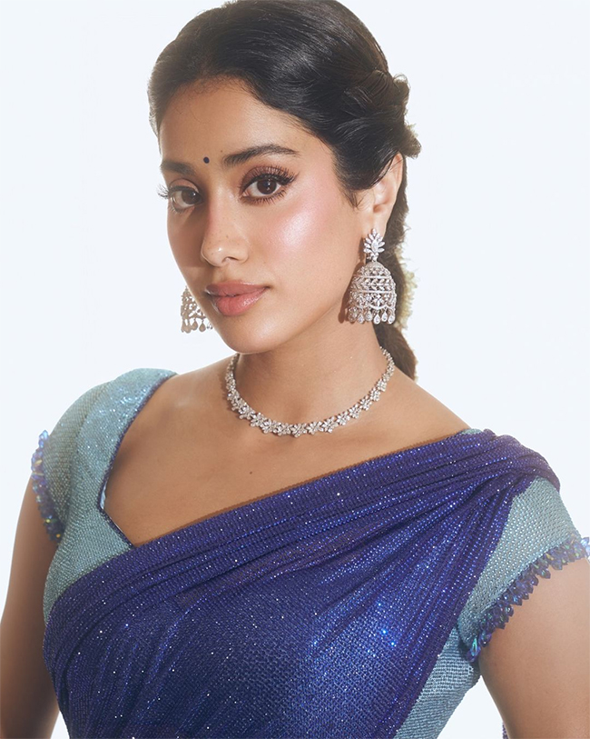 Devara Pre Release Event at janhvi kapoor photos5