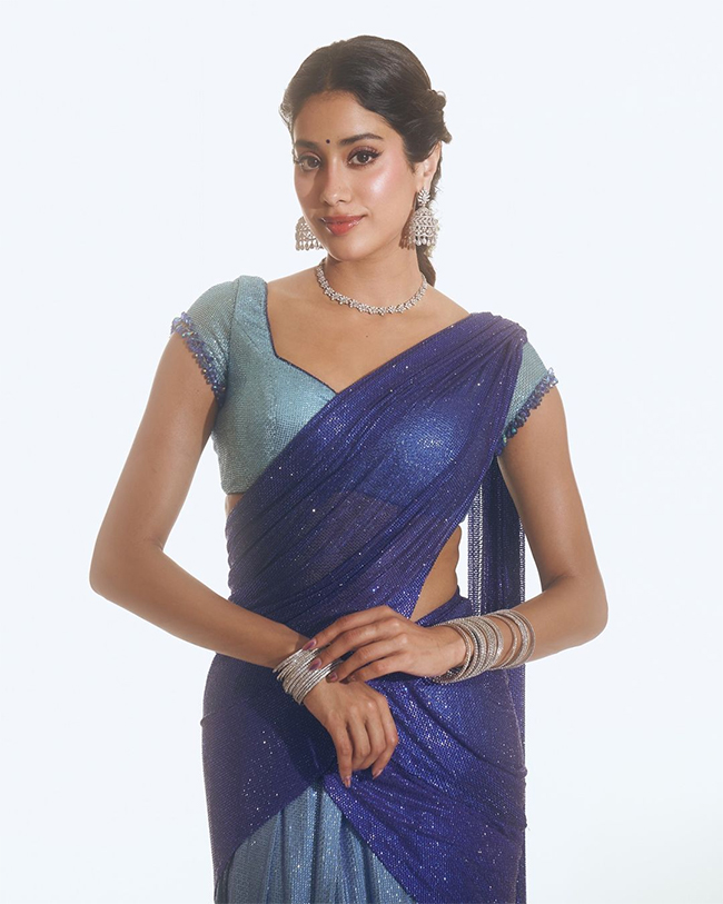 Devara Pre Release Event at janhvi kapoor photos9