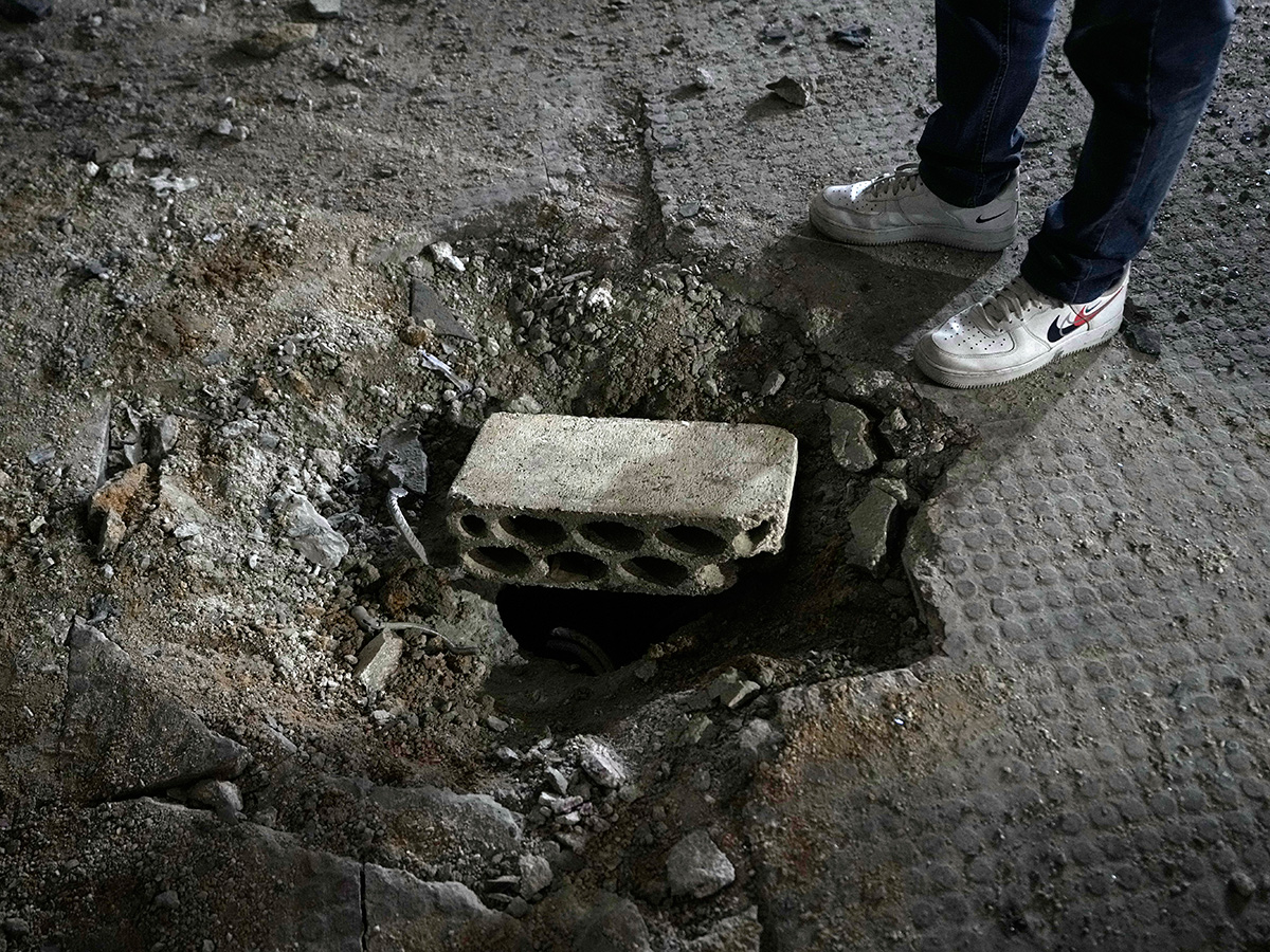 Israeli airstrike in the southern village of Lebanon25