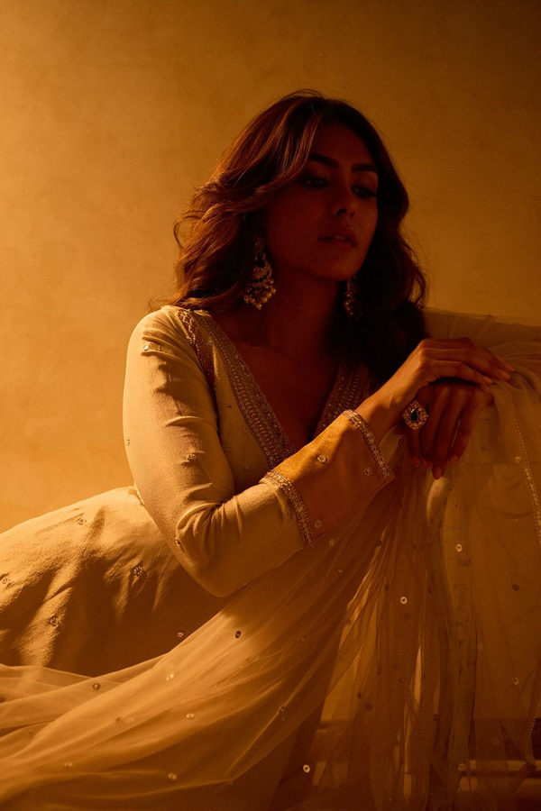 Actress Mrunal Thakur Fabulous Traditional Attire In White Dress Photos Viral9