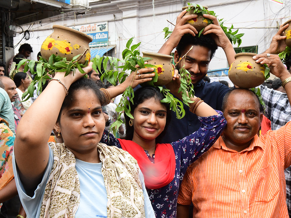 Tirupati : Poleramma Jatara Venkatagiri Photos18