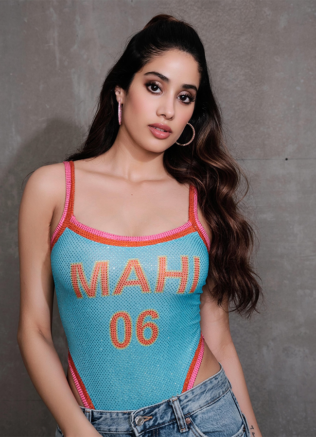 actress janhvi kapoor photos in devara movie10