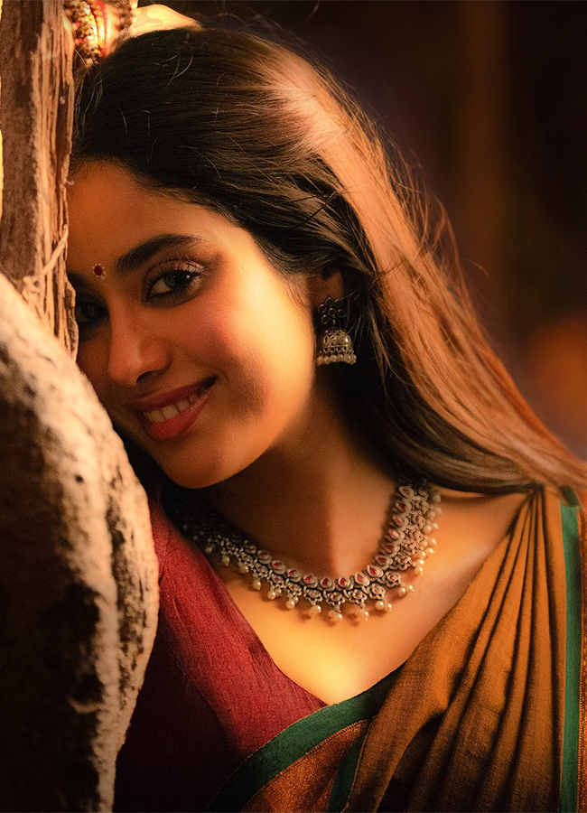 actress janhvi kapoor photos in devara movie11