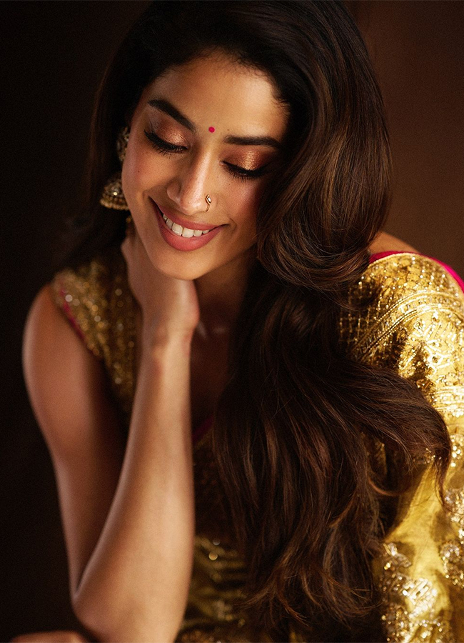 actress janhvi kapoor photos in devara movie14