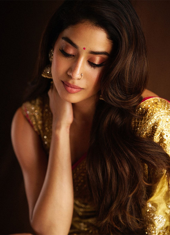 actress janhvi kapoor photos in devara movie17