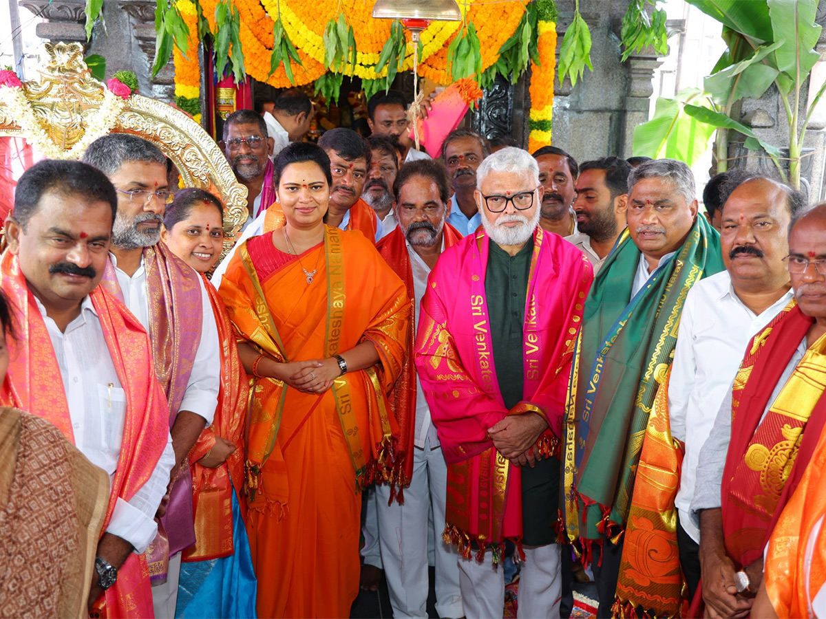 YSRCP Leaders Statewide Temple Pooja Photos1