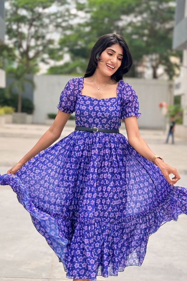 Tollywood Actress Bindu Bhargavi Acted As Janhvis Friend In Devara12
