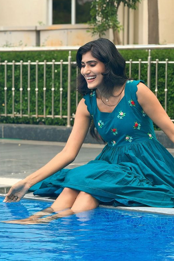 Tollywood Actress Bindu Bhargavi Acted As Janhvis Friend In Devara18