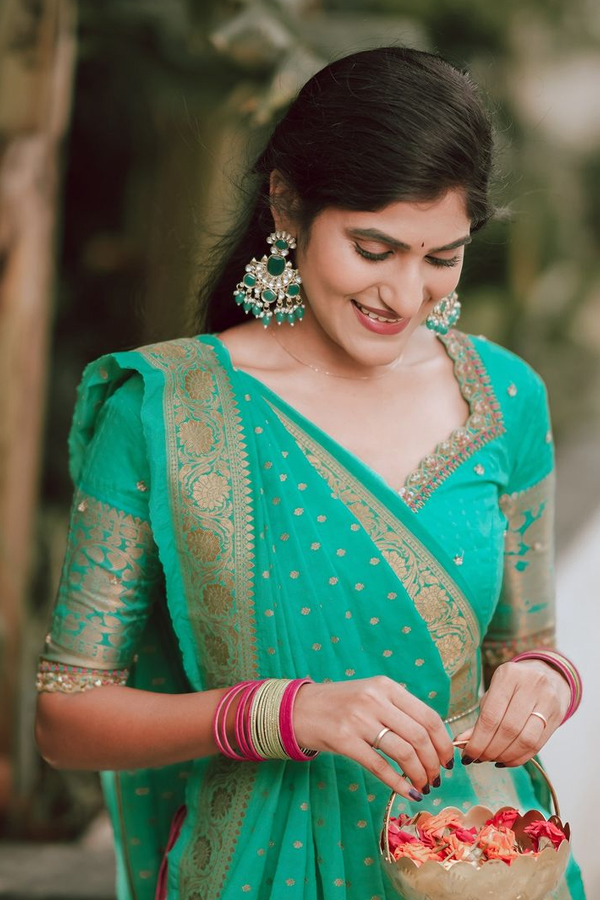 Tollywood Actress Bindu Bhargavi Acted As Janhvis Friend In Devara21