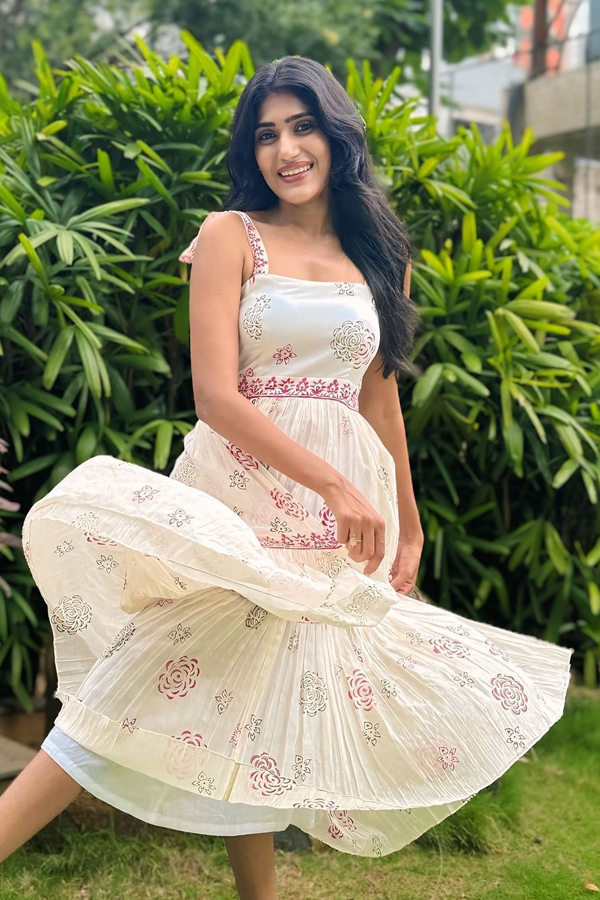 Tollywood Actress Bindu Bhargavi Acted As Janhvis Friend In Devara4