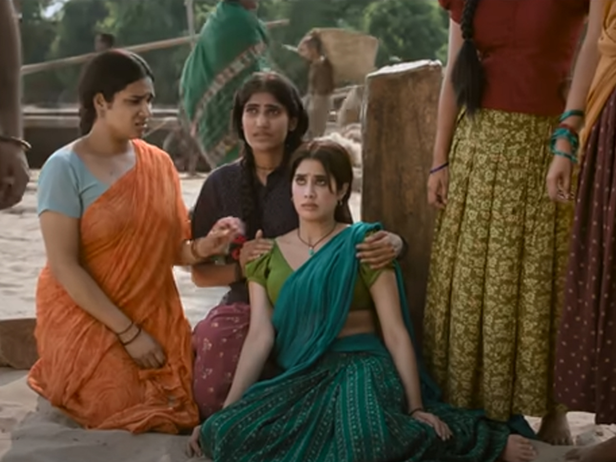 Tollywood Actress Bindu Bhargavi Acted As Janhvis Friend In Devara7