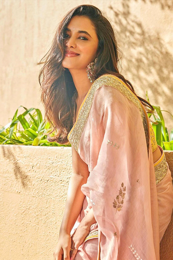 Intresting Facts About Priyanka Mohan Photos13
