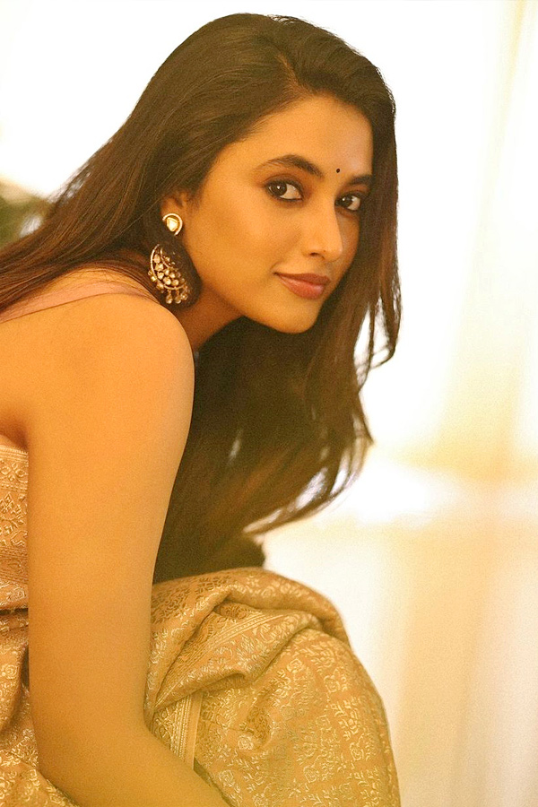 Intresting Facts About Priyanka Mohan Photos15