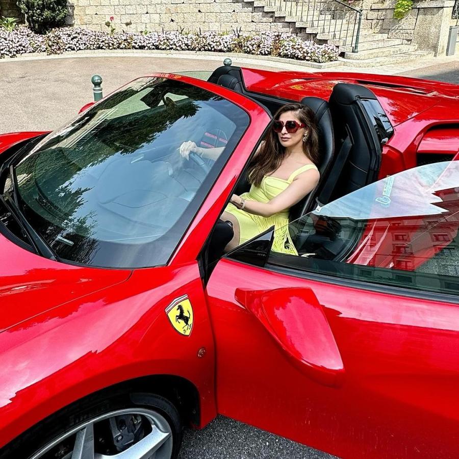 Actress Raai Laxmi Switzerland Trip Photos Goes Viral4