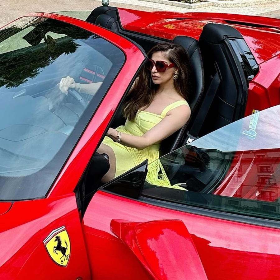 Actress Raai Laxmi Switzerland Trip Photos Goes Viral7
