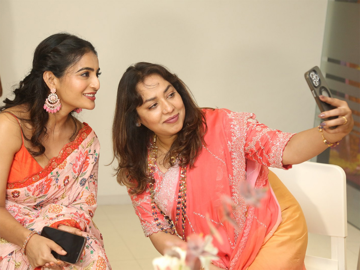 Ananya Nagalla Launched Rida Radiance Skin and Hair Clinic at Gachibowli2