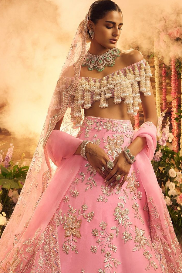 Manish Malhotra's Amazing Dreamy Wedding Couple Outfits2