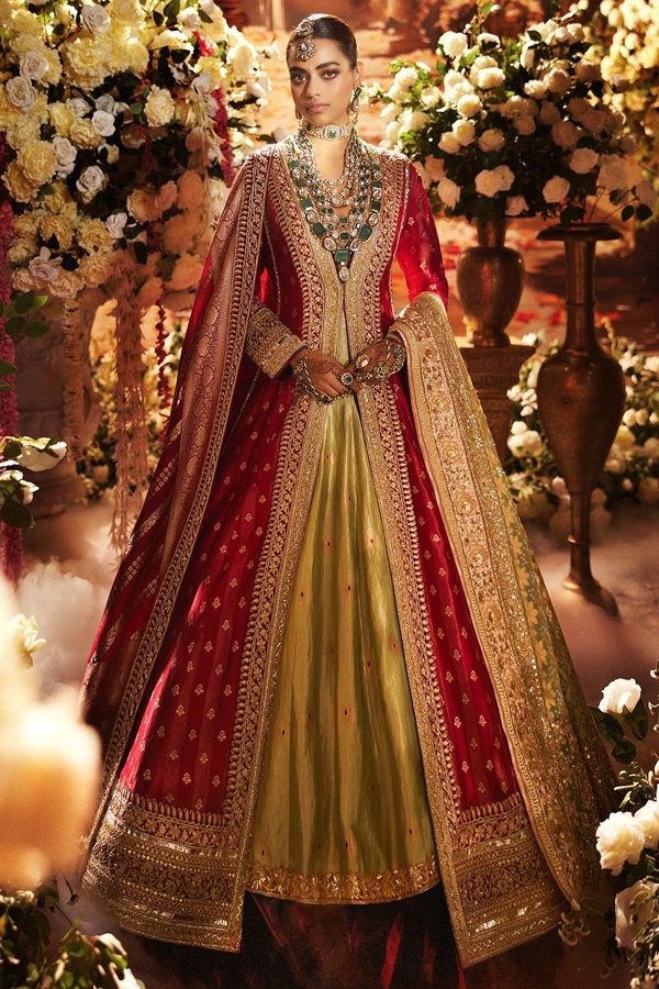Manish Malhotra's Amazing Dreamy Wedding Couple Outfits12