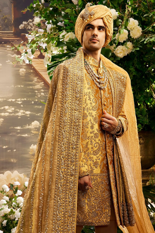 Manish Malhotra's Amazing Dreamy Wedding Couple Outfits23