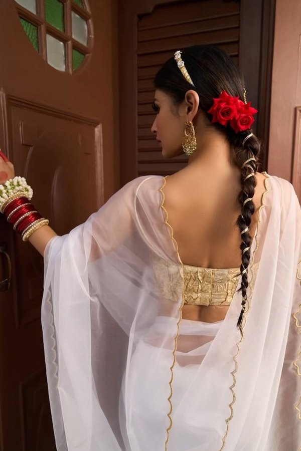 Bollywood Actress Mouni Roy Looks Like A Goddess In White Saree6