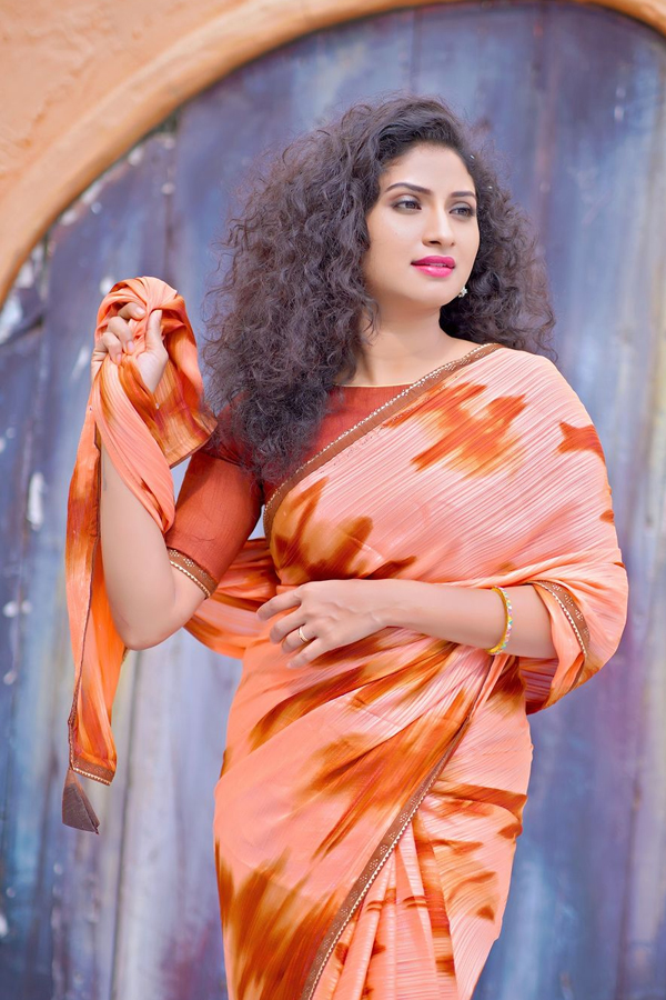 Serial Beauty Vishnu Priya Stunning Photos In Saree2