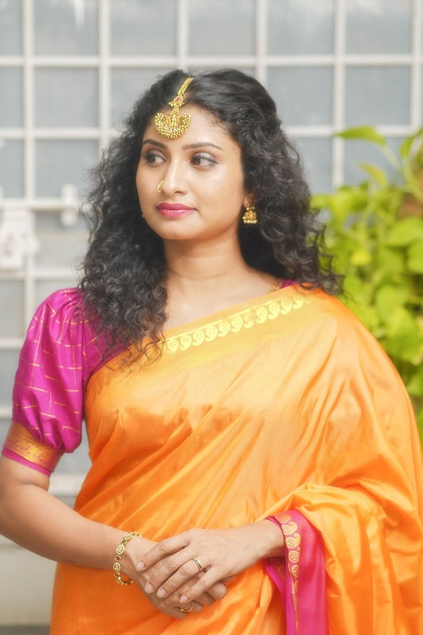 Serial Beauty Vishnu Priya Stunning Photos In Saree10