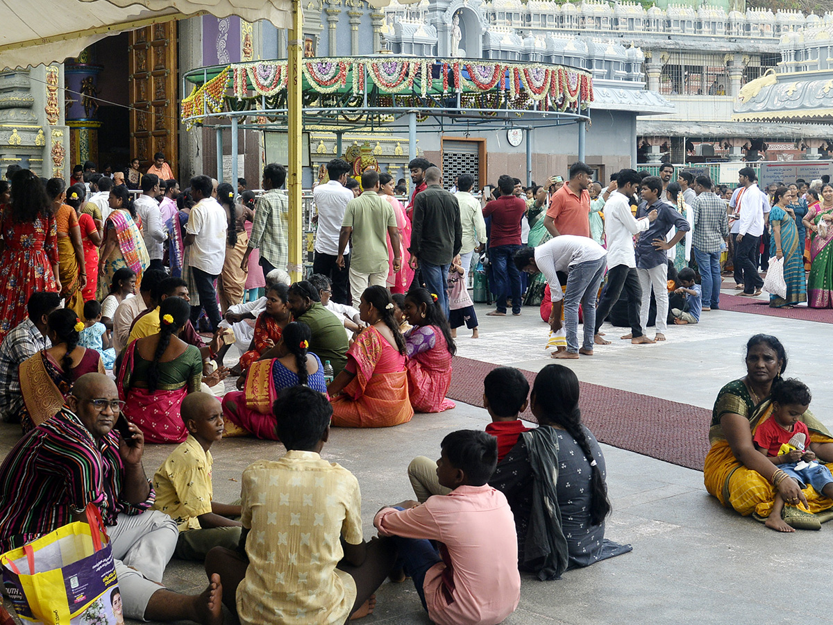 Devotees Huge Rush at Indrakeeladri Durga Devi Temple 9