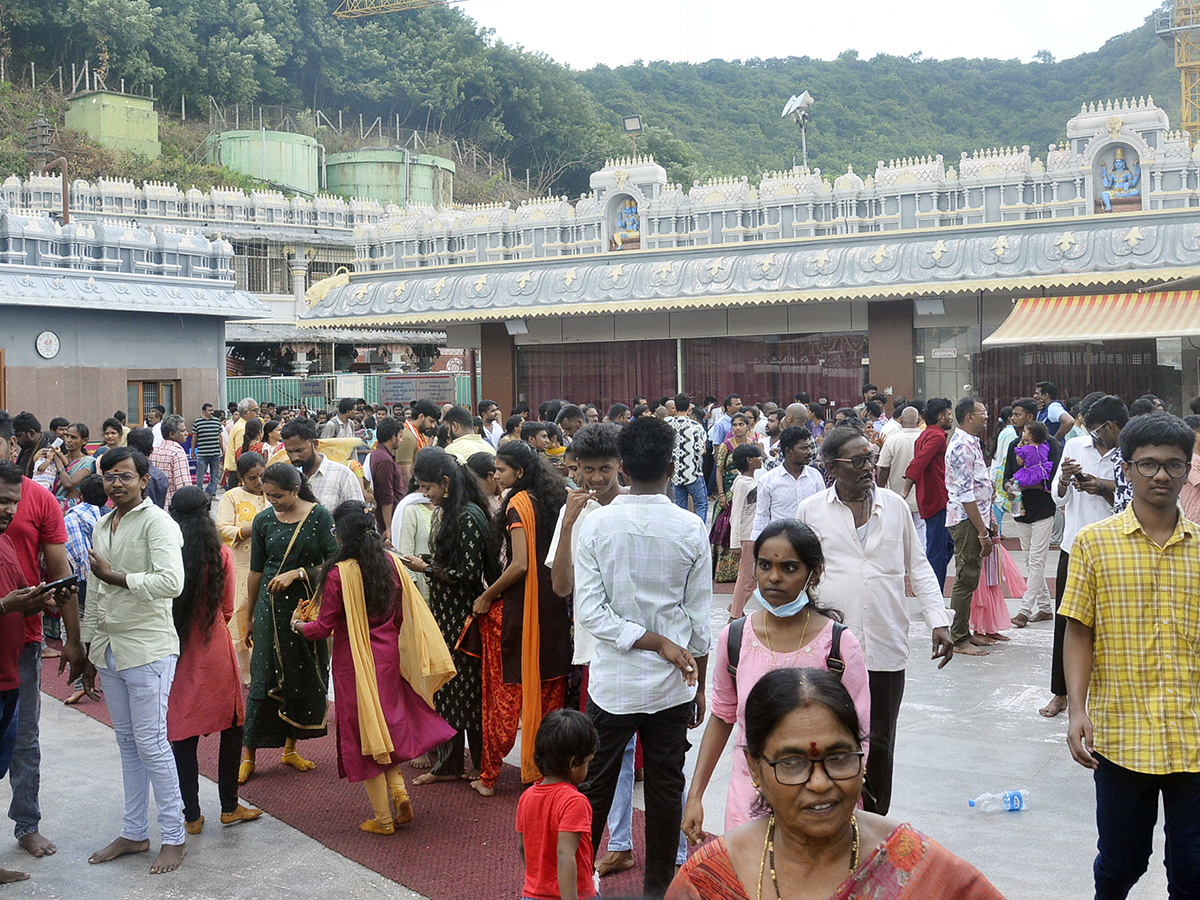 Devotees Huge Rush at Indrakeeladri Durga Devi Temple 14