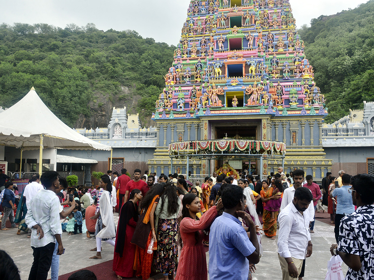 Devotees Huge Rush at Indrakeeladri Durga Devi Temple 2