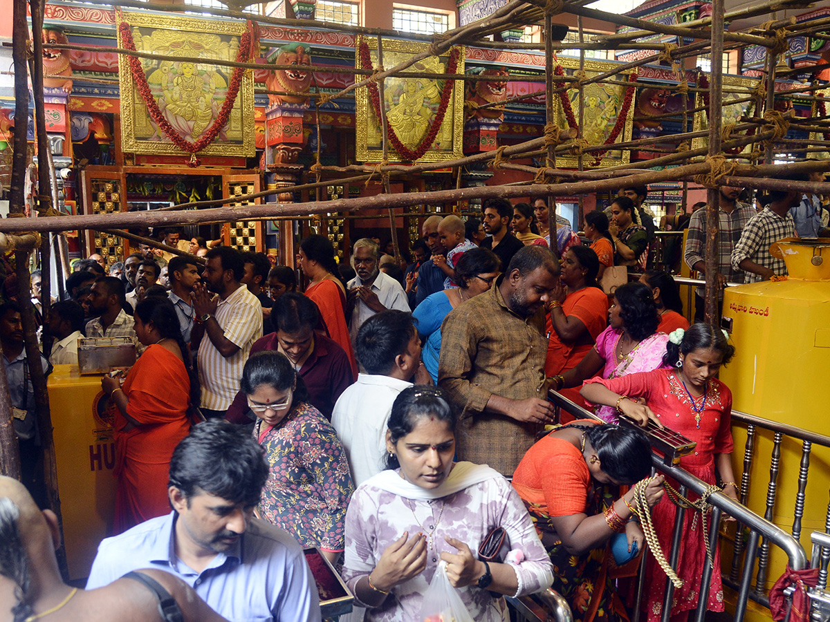 Devotees Huge Rush at Indrakeeladri Durga Devi Temple 16